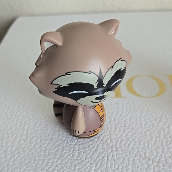 Red Deadpool Cowboy and Rocket Figurine Set - Picture 9 of 10